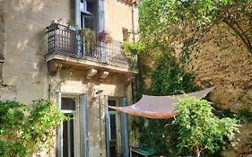 En Ville Et Sous Les Arbres